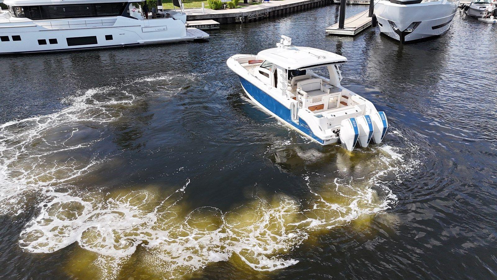 Купить 35 ft 2020 Boston Whaler 350 Realm, Yacht Kings 350 Realm