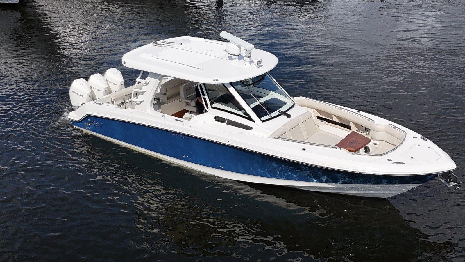 Купить 35 ft 2020 Boston Whaler 350 Realm, Yacht Kings 2020
