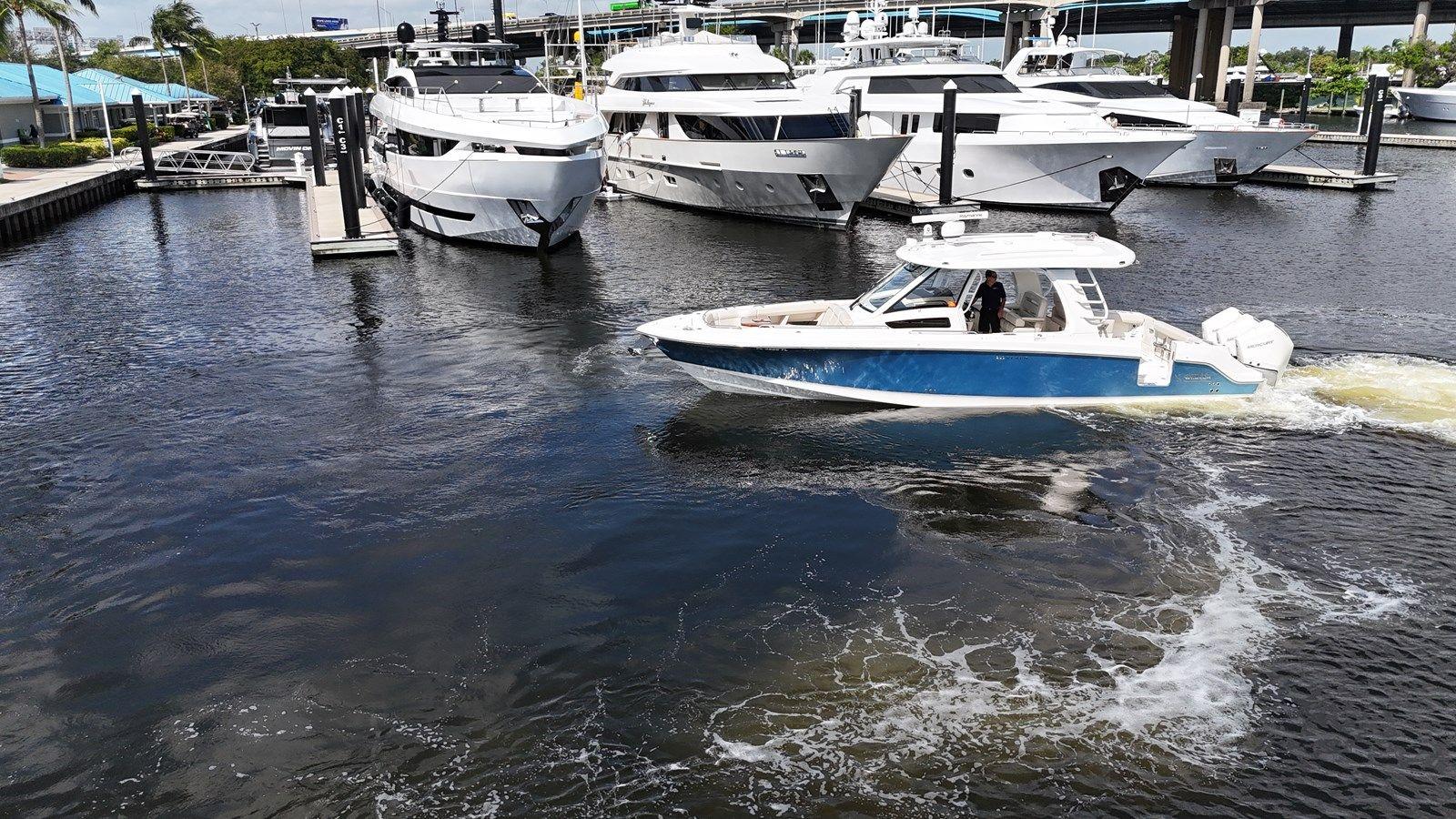 Стоимость яхты 35 ft 2020 Boston Whaler 350 Realm, Yacht Kings - Boston Whaler