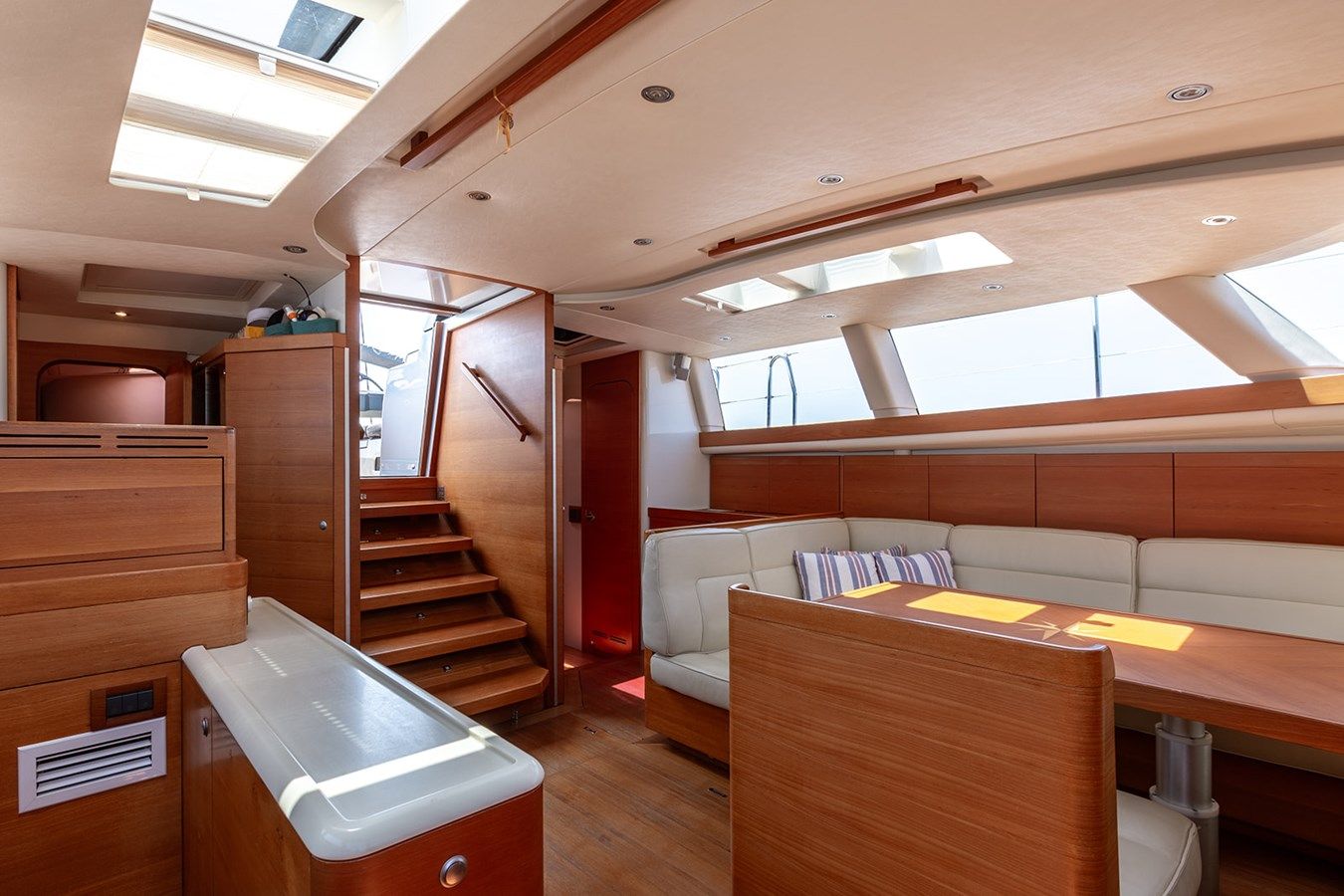 Buy a yacht CAIAROSSA Shipman 72