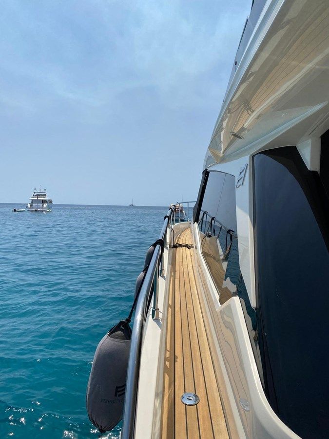 Buy a yacht SOLO 2021