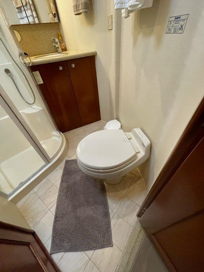 Лучшая цена на Silverton 45 Convertible 2009