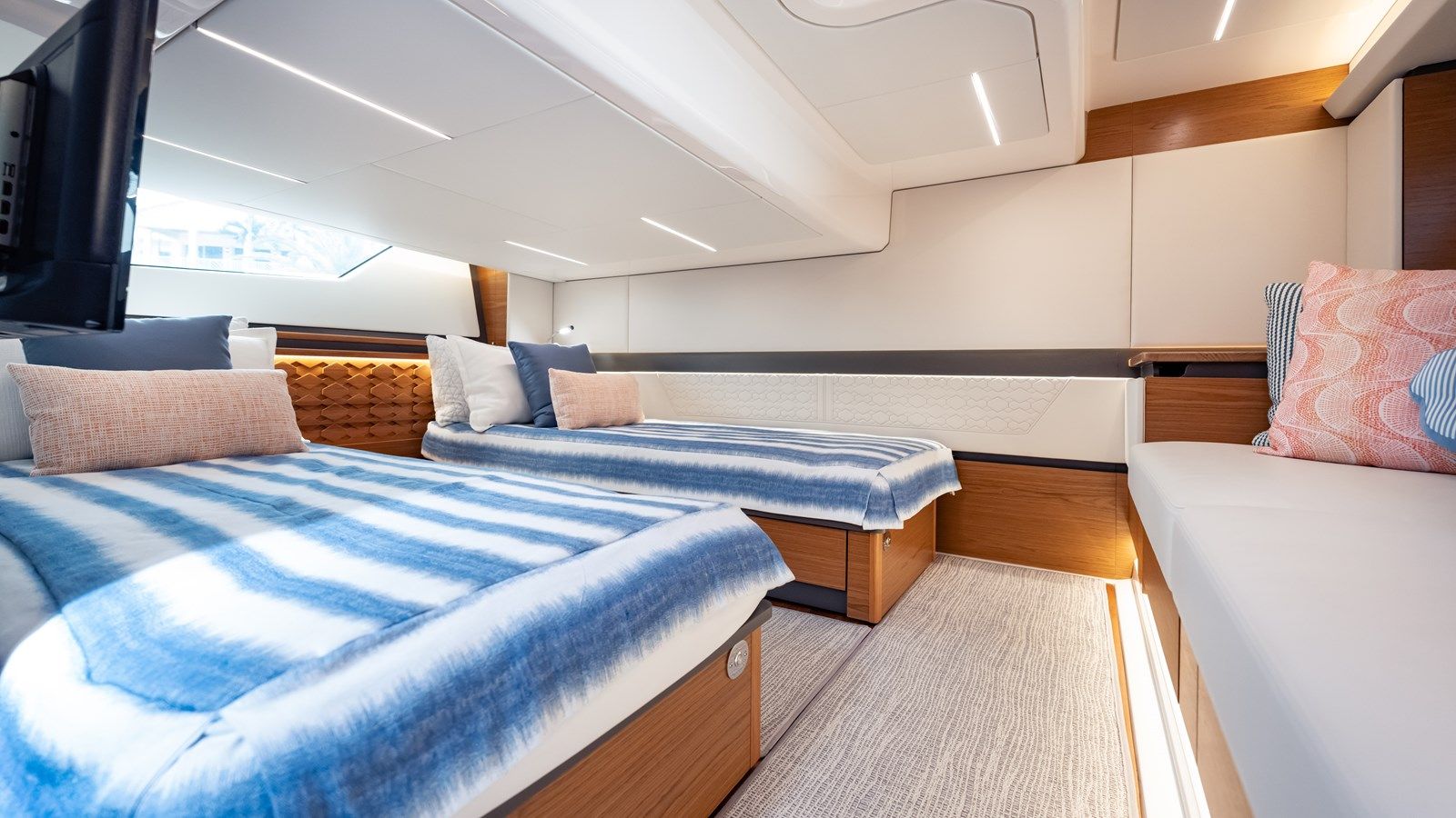 Buy a yacht Lorax - Tiara