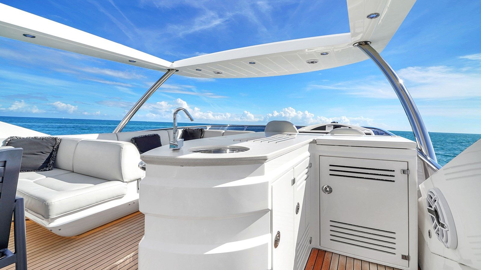 Купить яхту M4 в Shestakov Yacht Sales