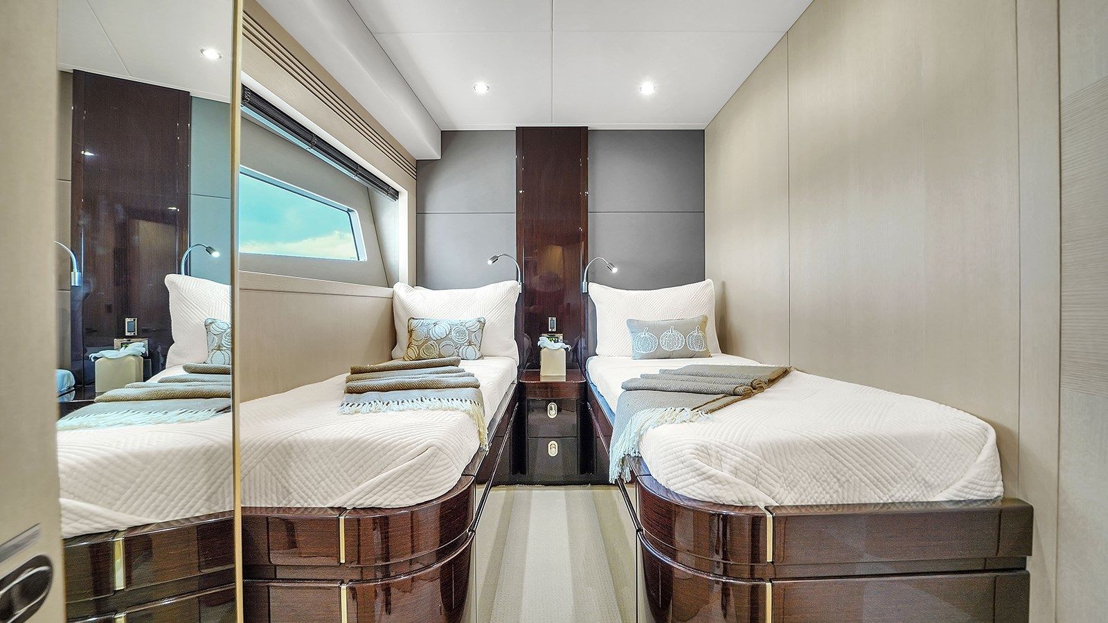 Продажа яхты M4 2015