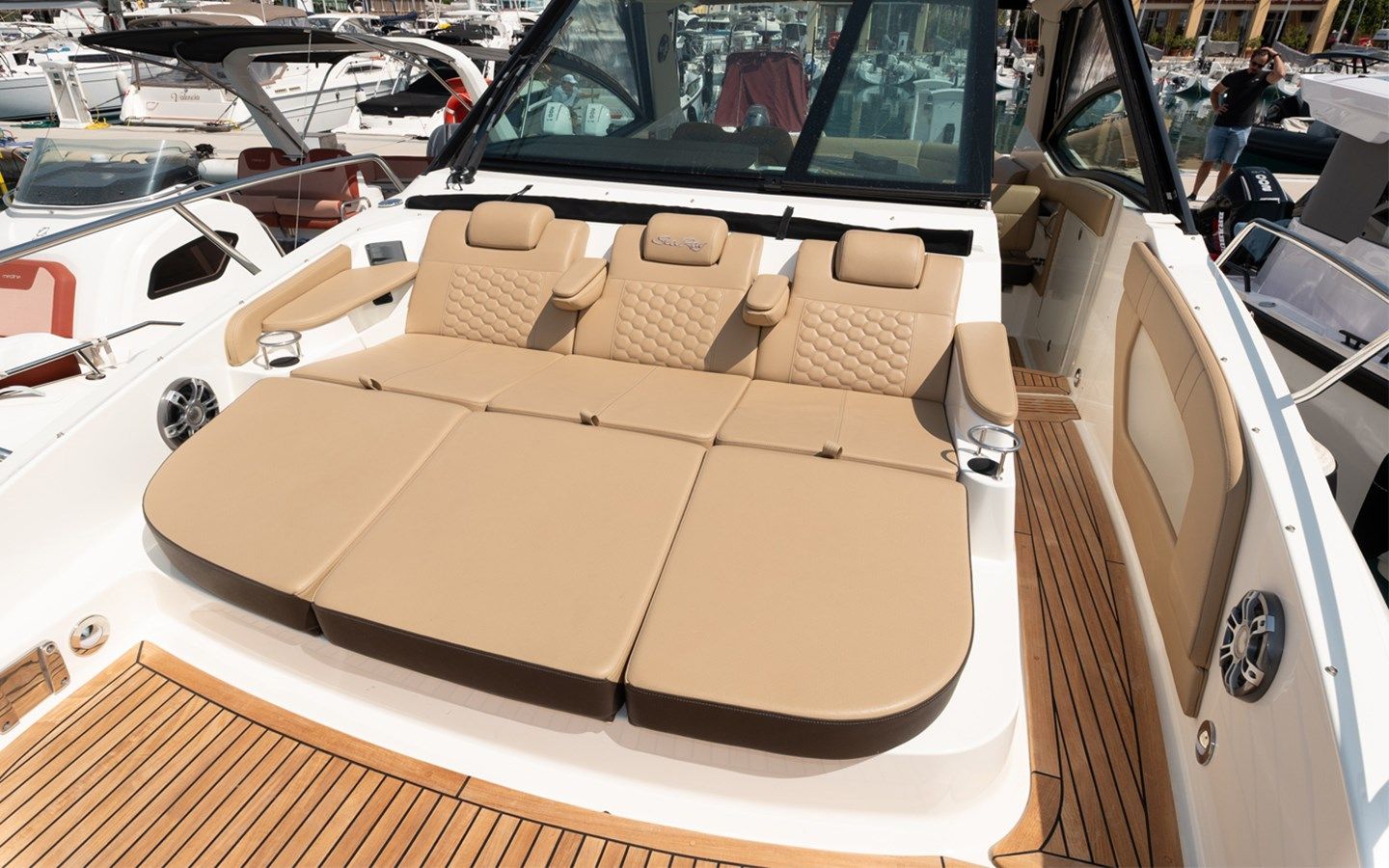 Buy a yacht SERENITY 32