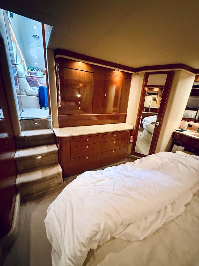 Купить яхту - - SEA RAY в Shestakov Yacht Sales