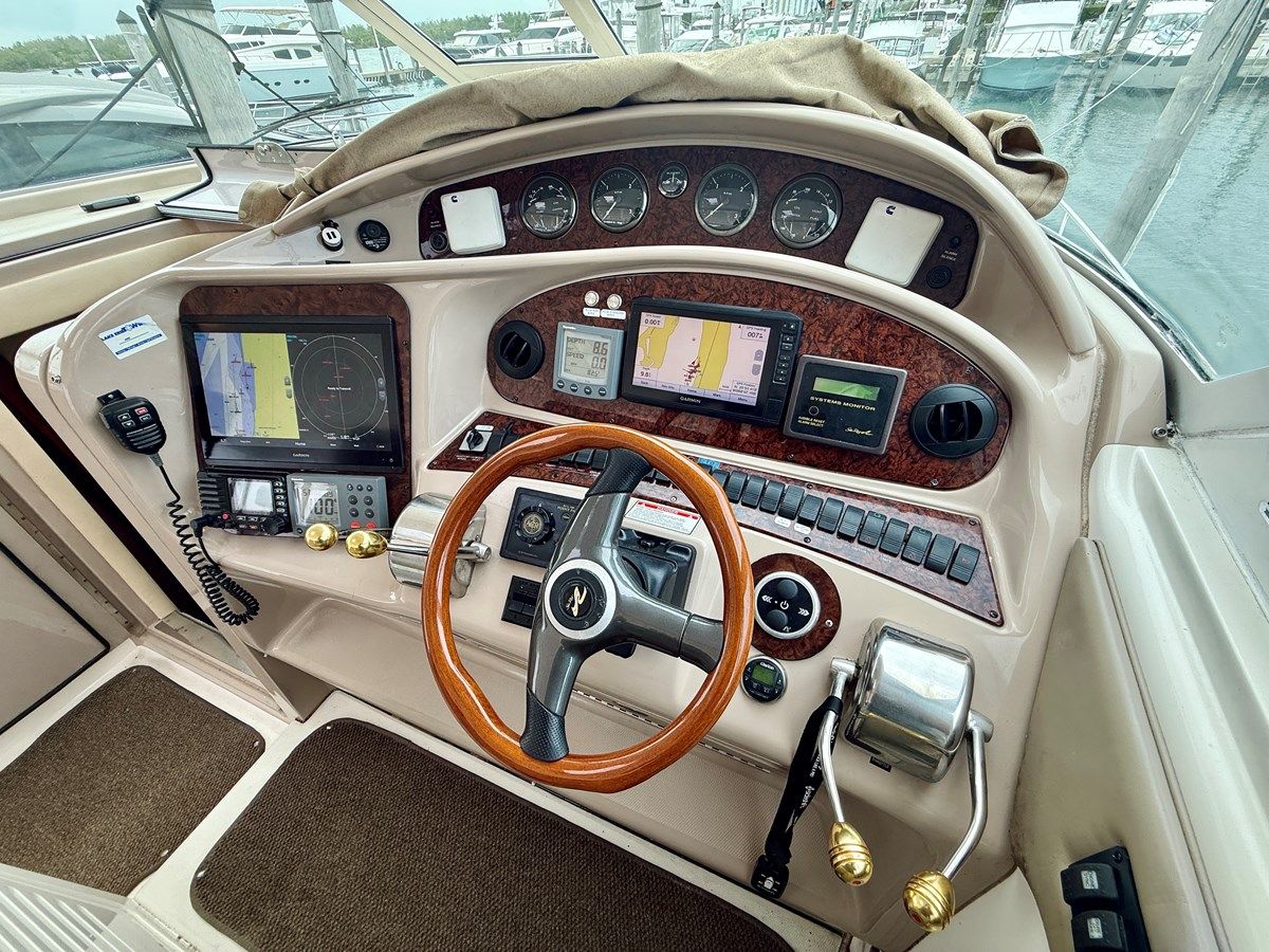 Купить яхту - - SEA RAY в Shestakov Yacht Sales