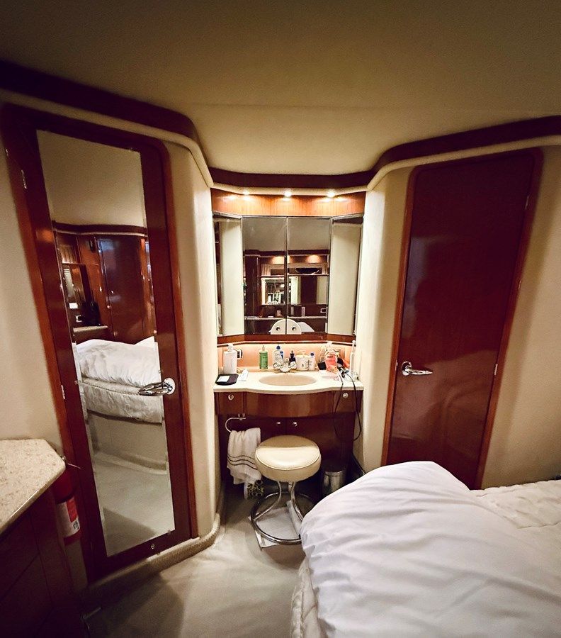 Купить яхту - - SEA RAY в Shestakov Yacht Sales