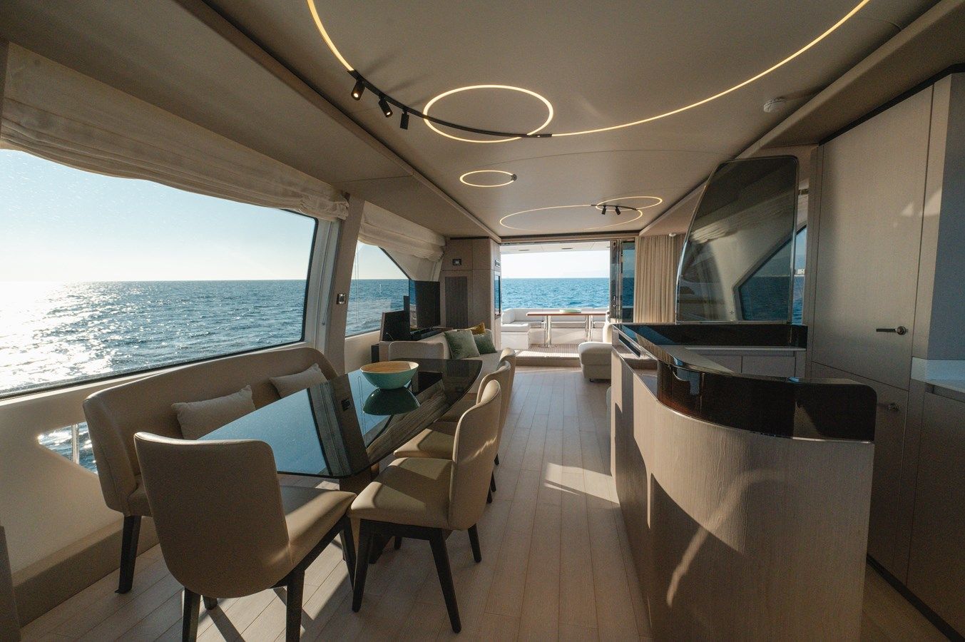 Купить яхту HELSIE SI - Azimut Yachts в Shestakov Yacht Sales