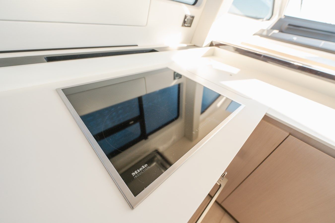 Купить HELSIE SI 2023