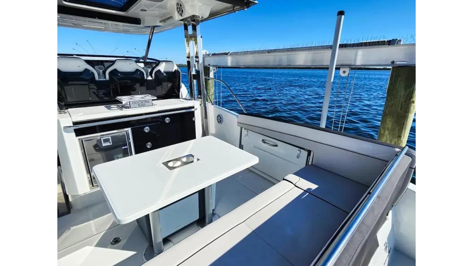 2023 Jeanneau Leader 10.5 WA Series 2 36' - Jeanneau