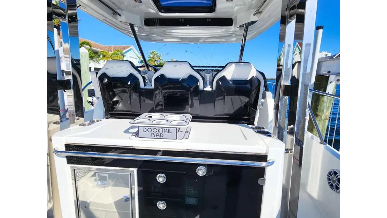 Купить яхту 2023 Jeanneau Leader 10.5 WA Series 2 36' 2023 в Shestakov Yacht Sales