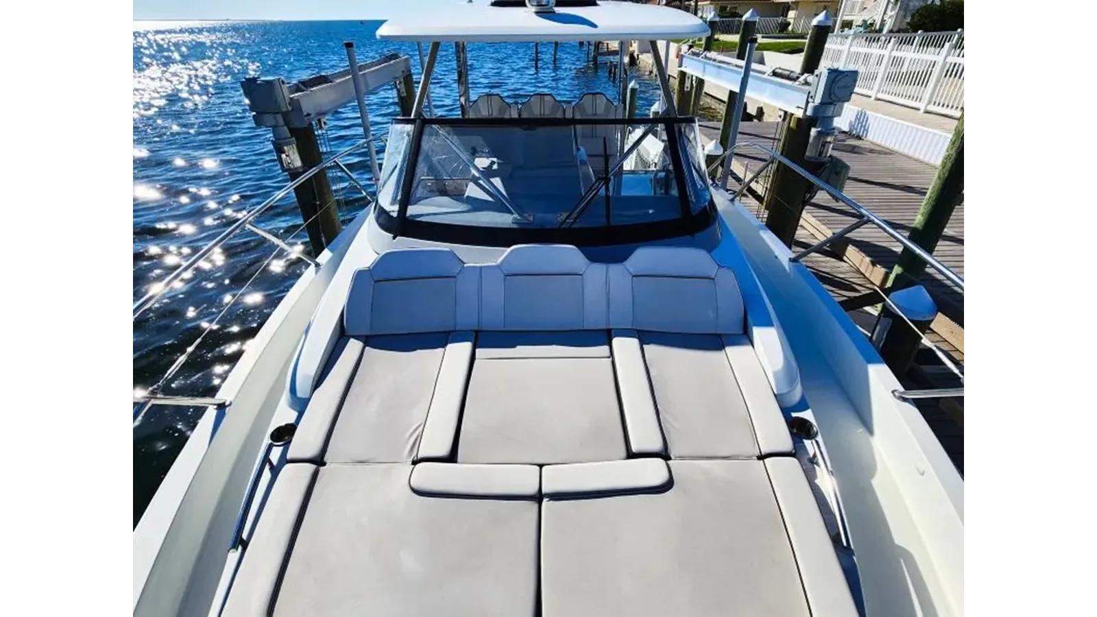 2023 Jeanneau Leader 10.5 WA Series 2 36' 36
