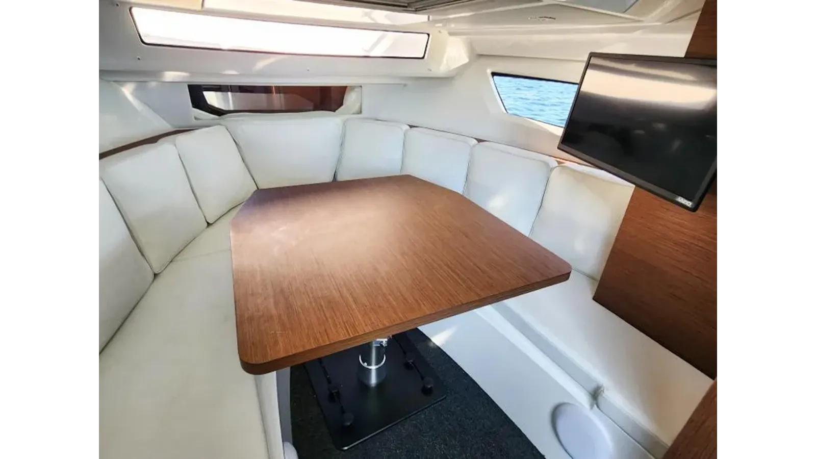 Купить яхту 2023 Jeanneau Leader 10.5 WA Series 2 36' - Jeanneau в Shestakov Yacht Sales