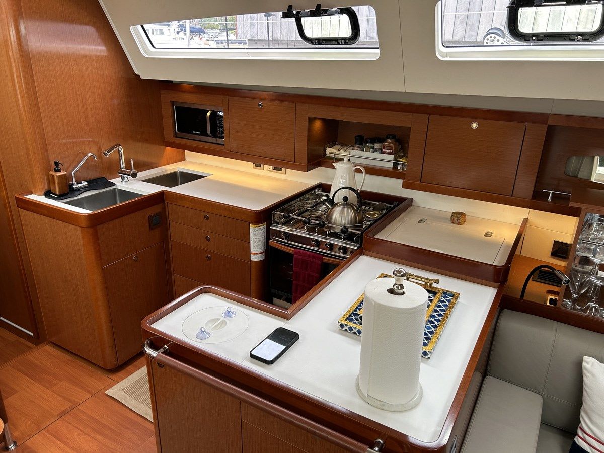 the best price on ALEA Oceanis 58