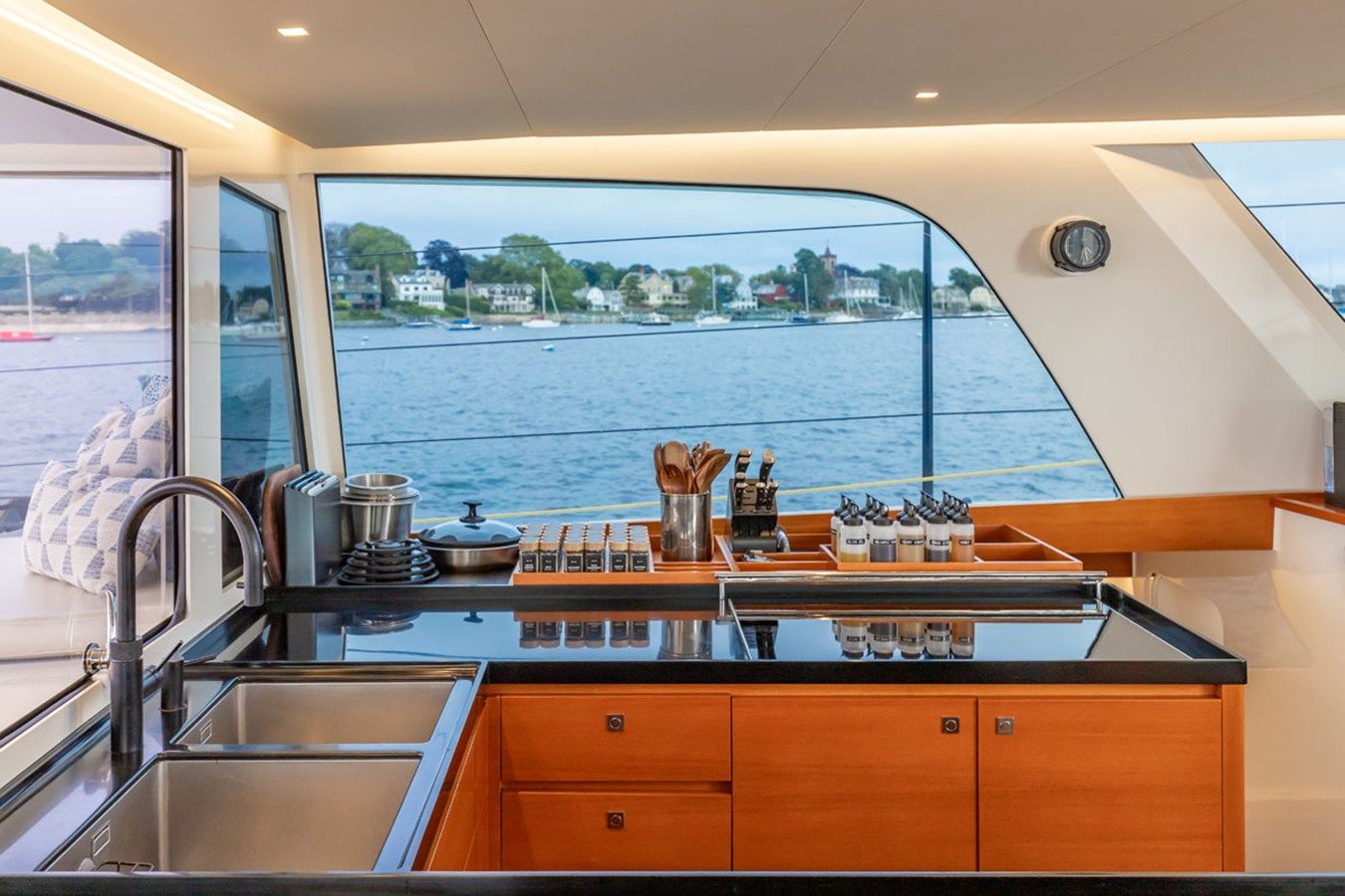 Лучшая цена на MOONWAVE 2012