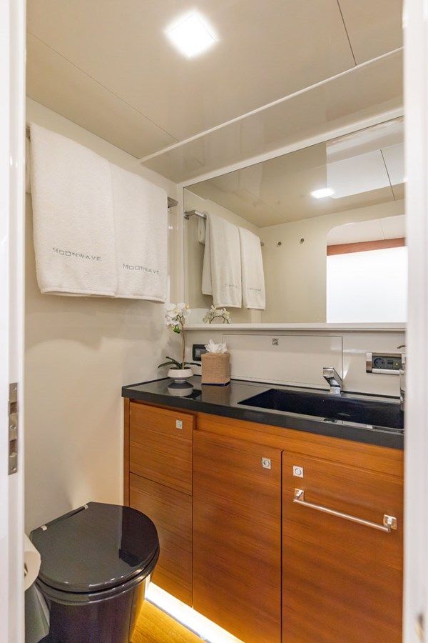 Лучшие предложения покупки яхты MOONWAVE 2012