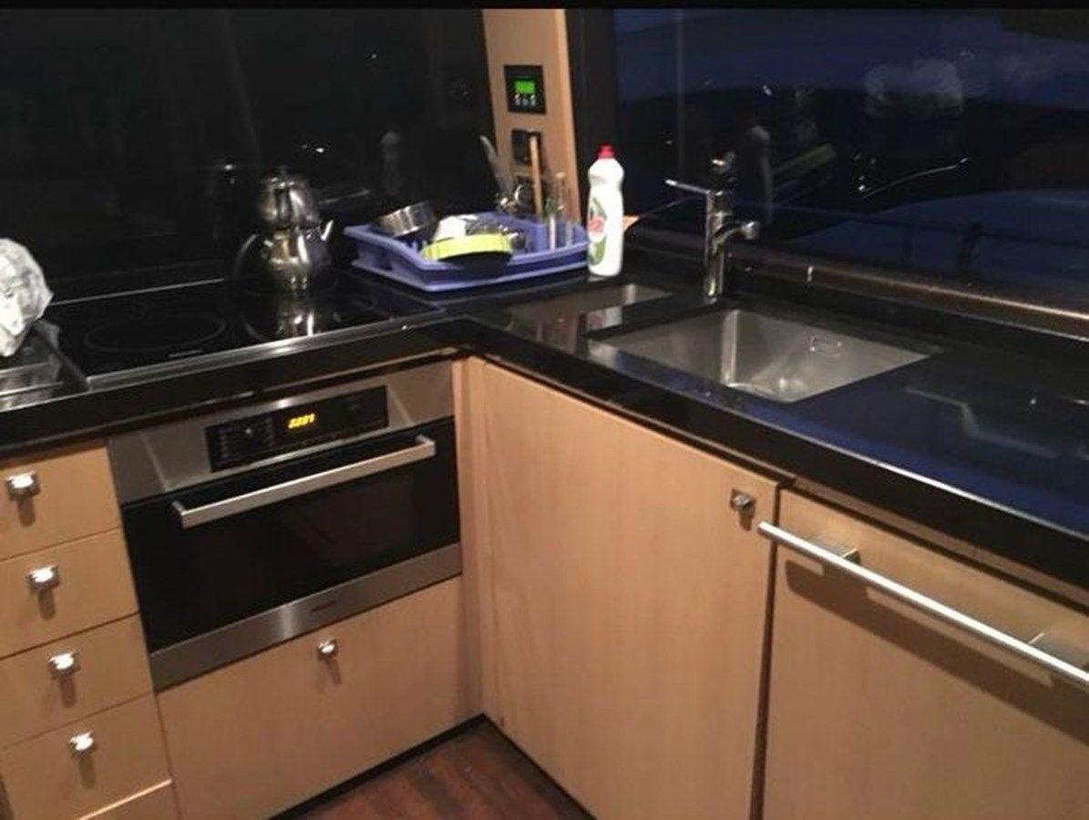 Buy a yacht Princess 78 75