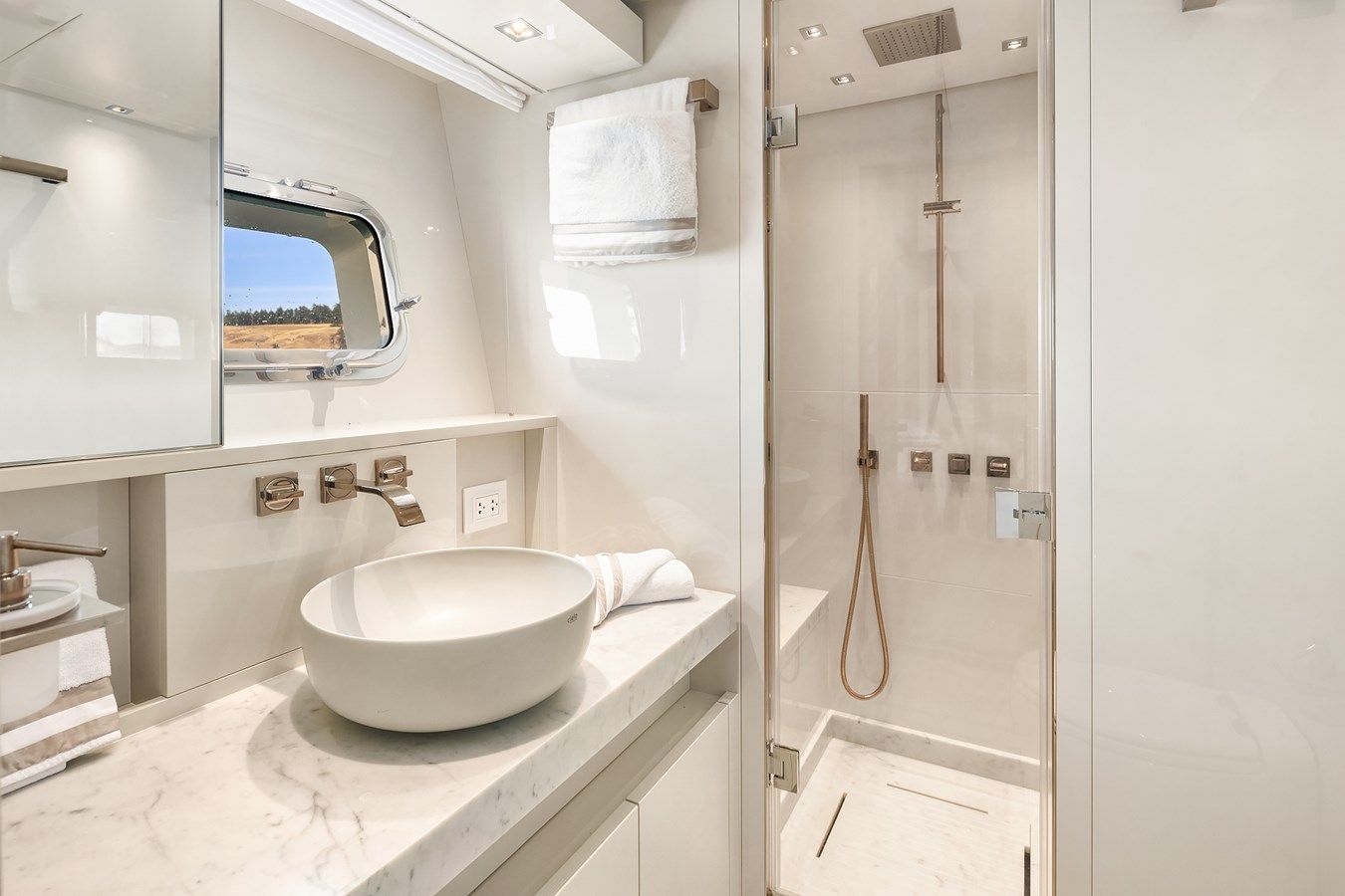 Buy a ESSENZA - Sanlorenzo at Shestakov Yacht Sales