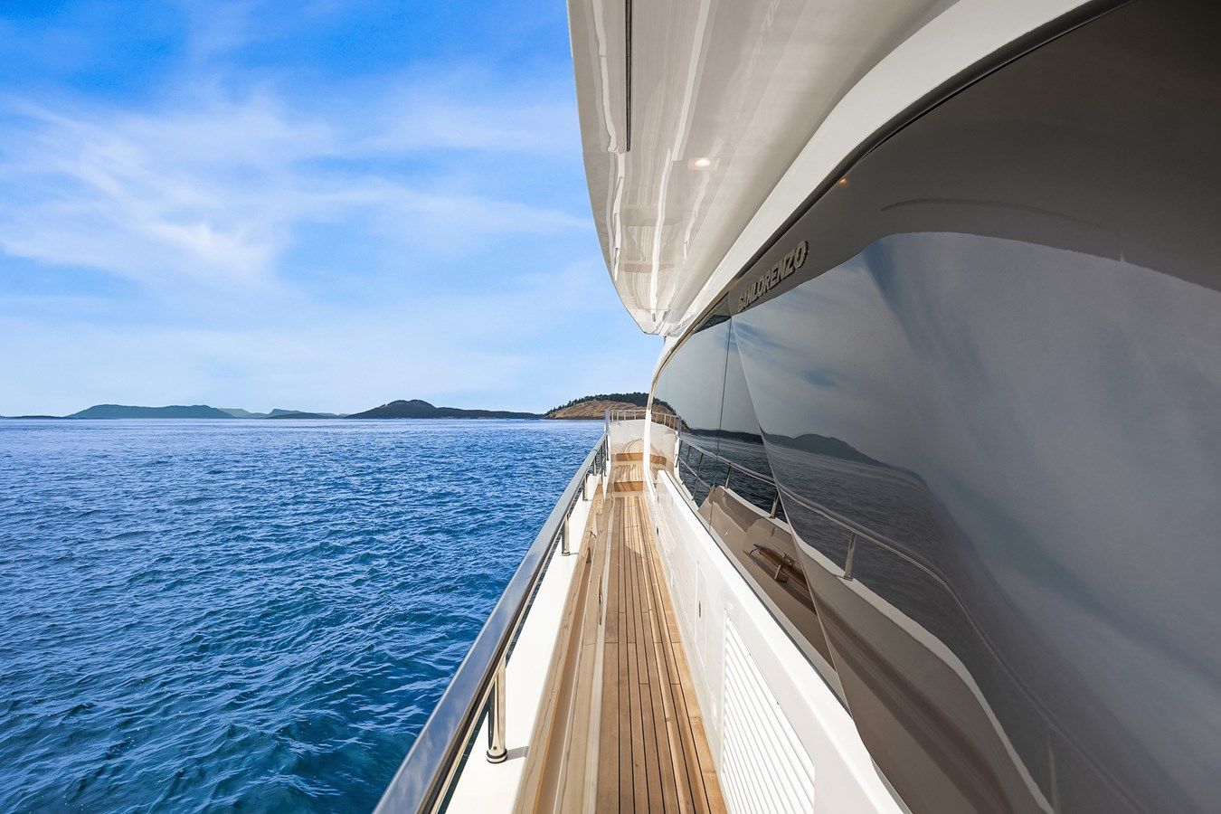 Buy a yacht ESSENZA 2023