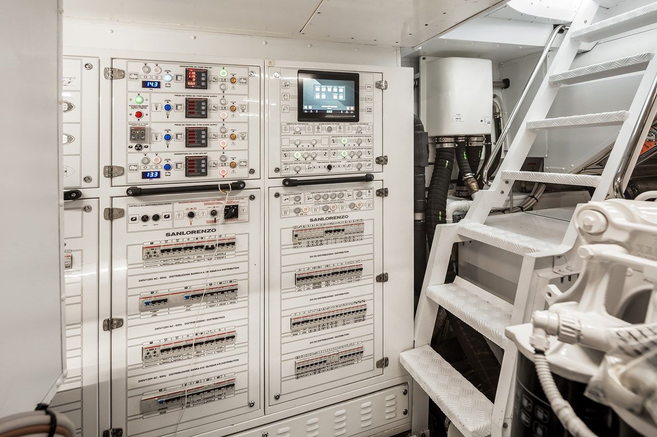 ESSENZA - Sanlorenzo yacht sale