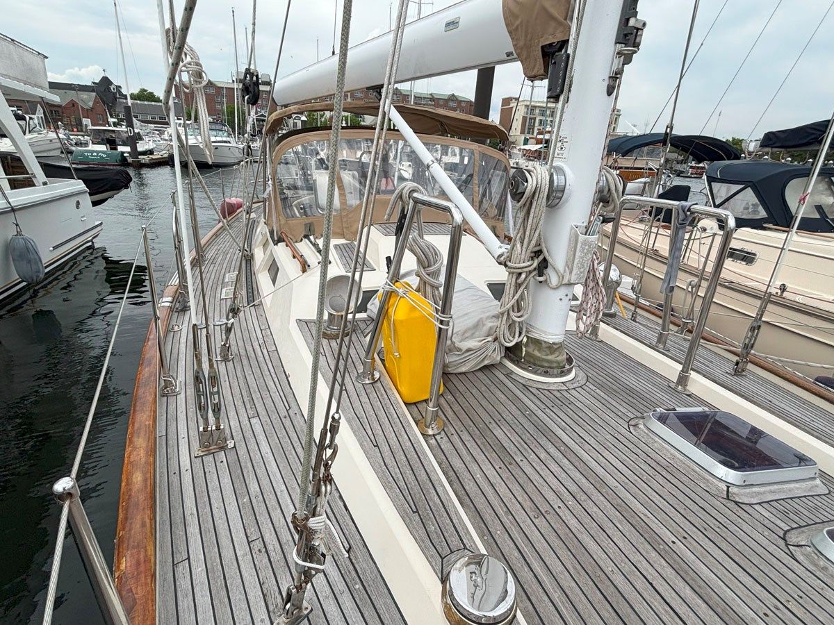 the best price on SEA EAGLE 44