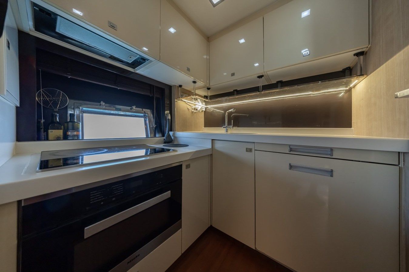 Buy a yacht LIONESS 70