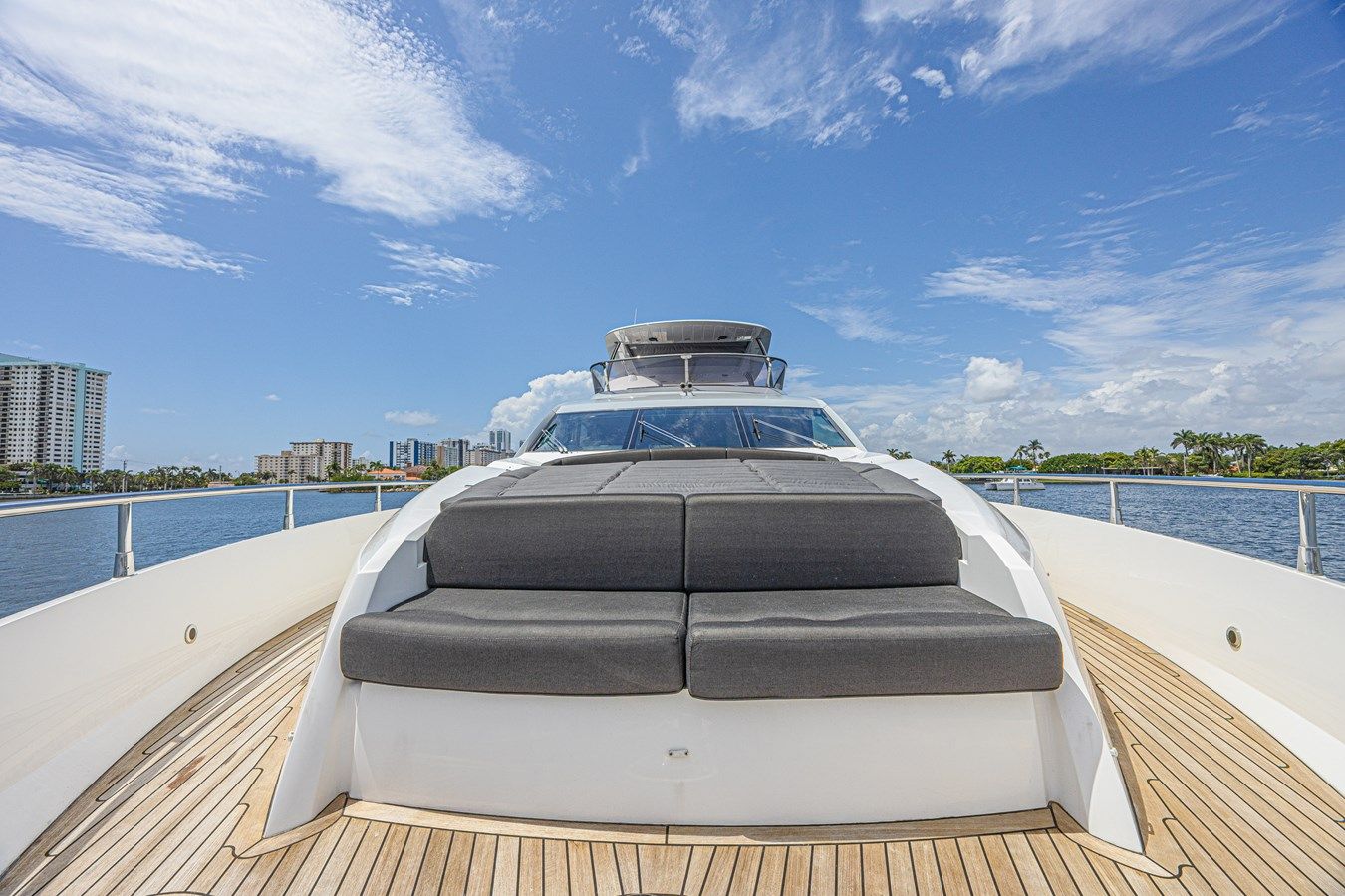 Buy a yacht Dirty Dawg - Sunseeker