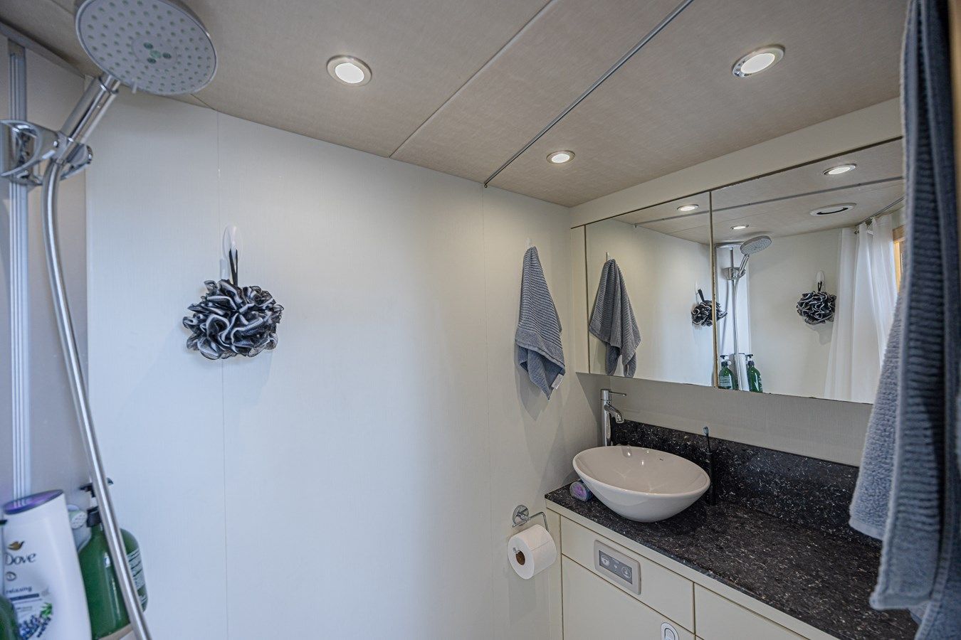 best yacht sales deals Dirty Dawg 75