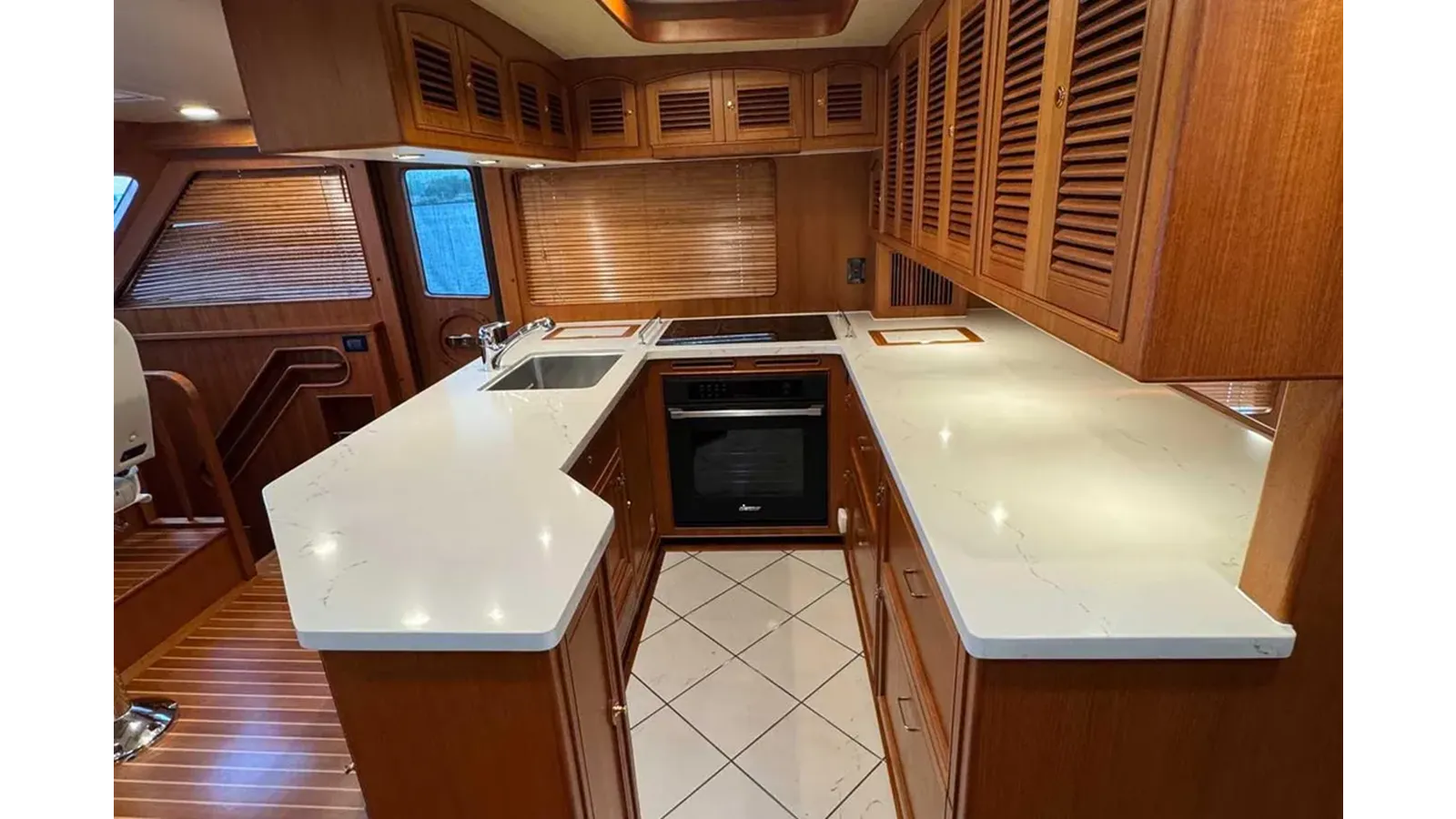 Стоимость яхты LADY LEE Explorer