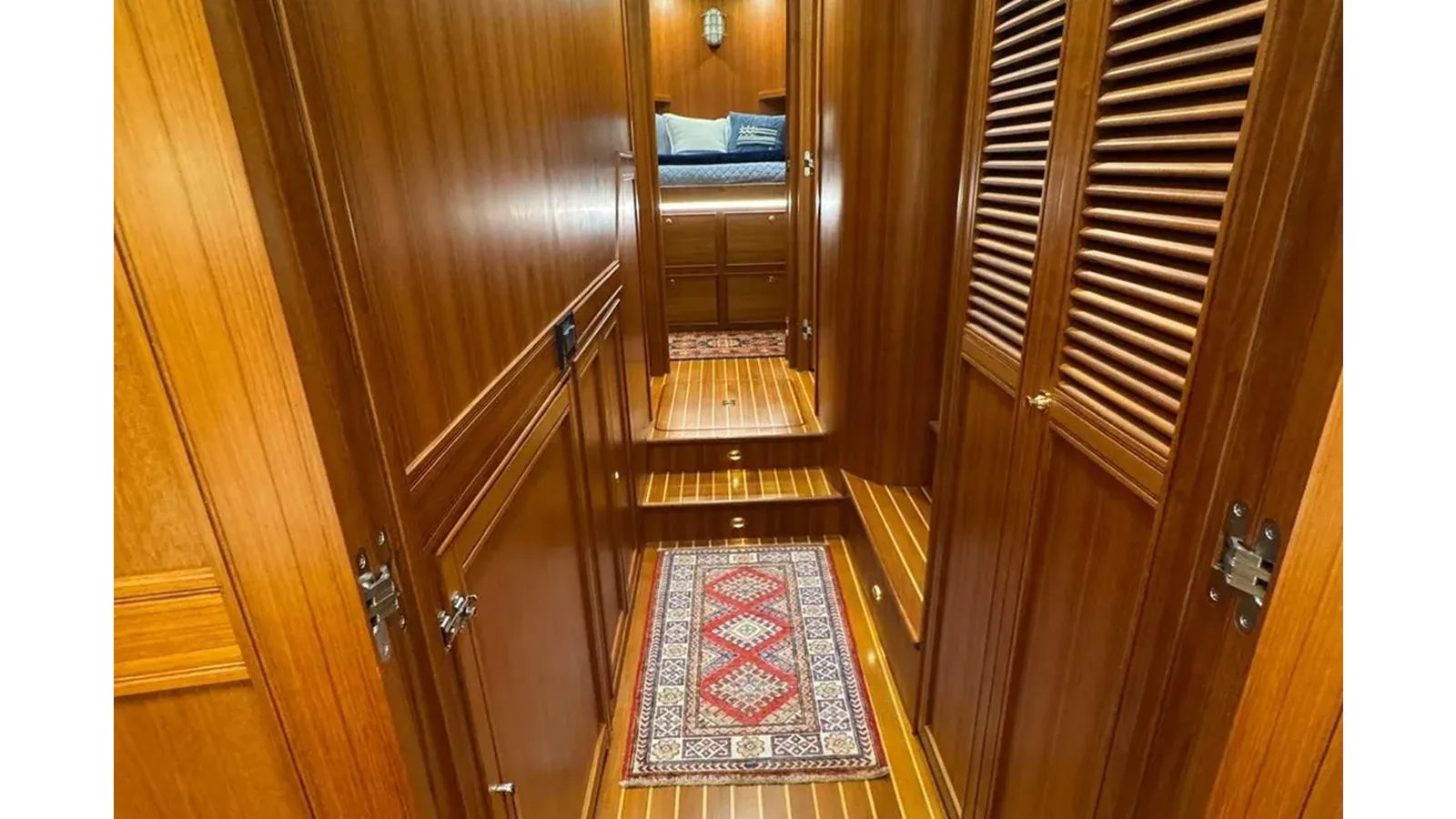 Купить LADY LEE Explorer