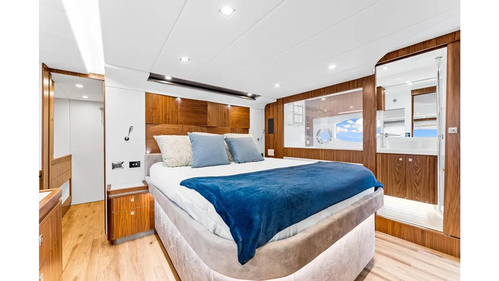 DASH - Riviera yacht sale