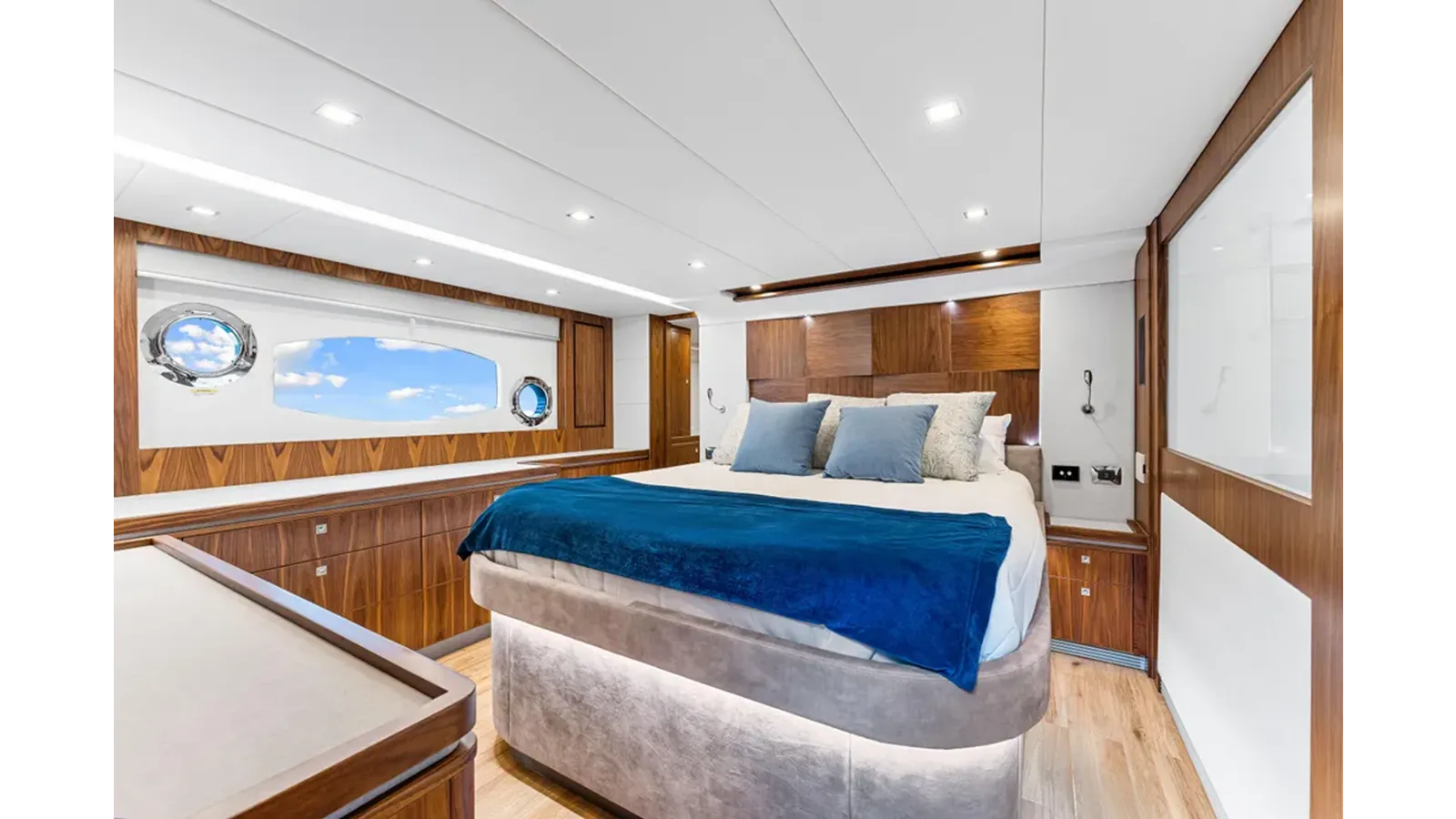 DASH 60 yacht sale