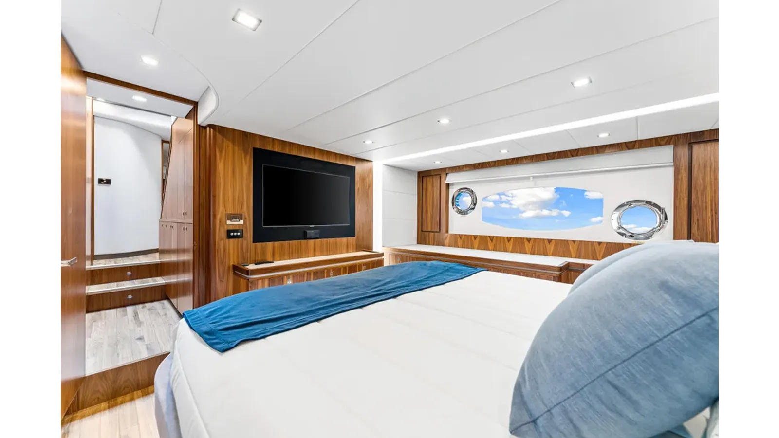 Buy a yacht DASH - Riviera