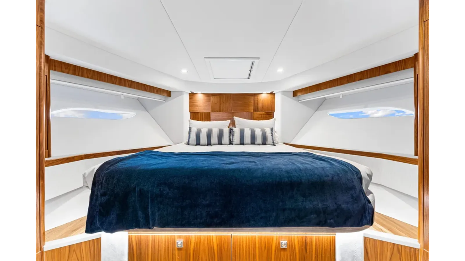 the best price on DASH - Riviera