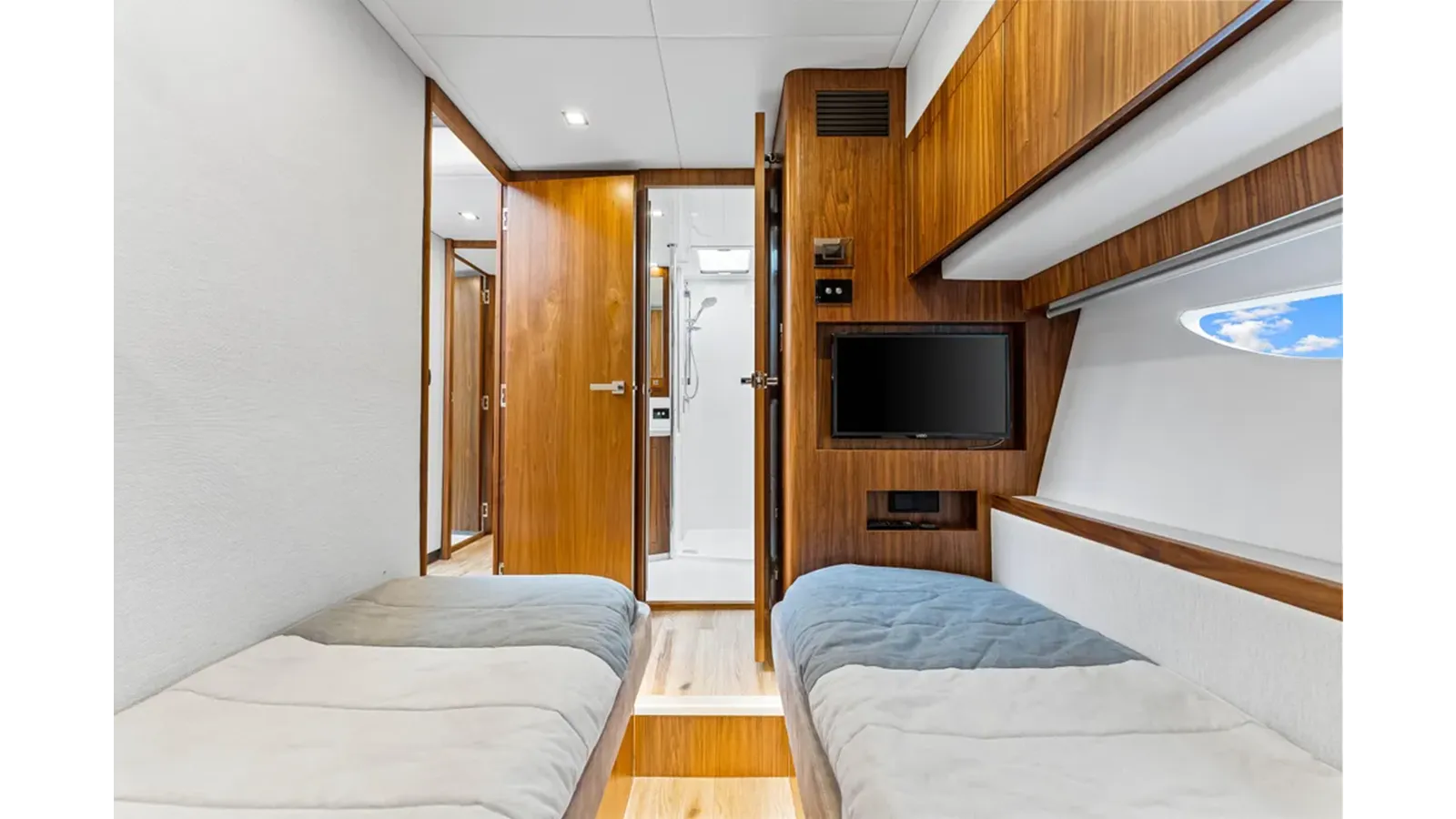 Buy a DASH - Riviera at Shestakov Yacht Sales