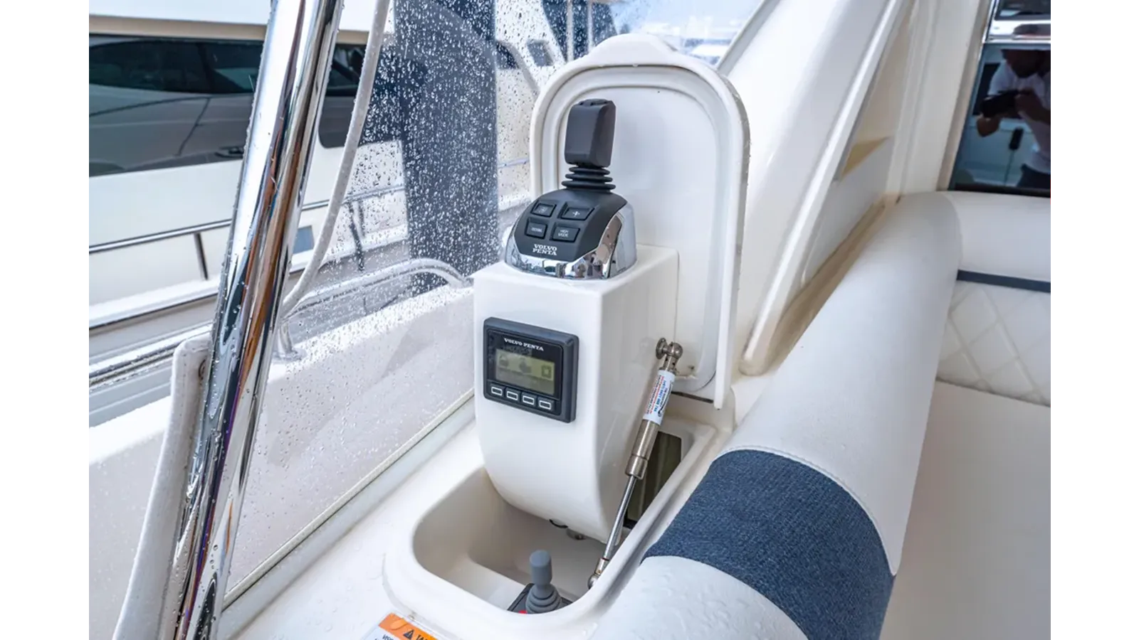 DASH - Riviera yacht sale