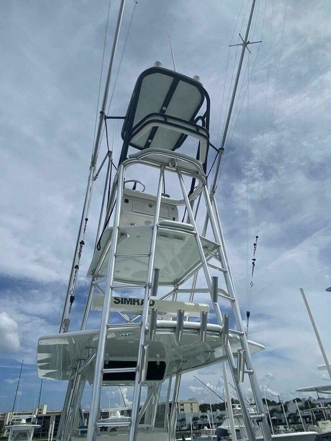 Nauty C Bouys - Contender Boats