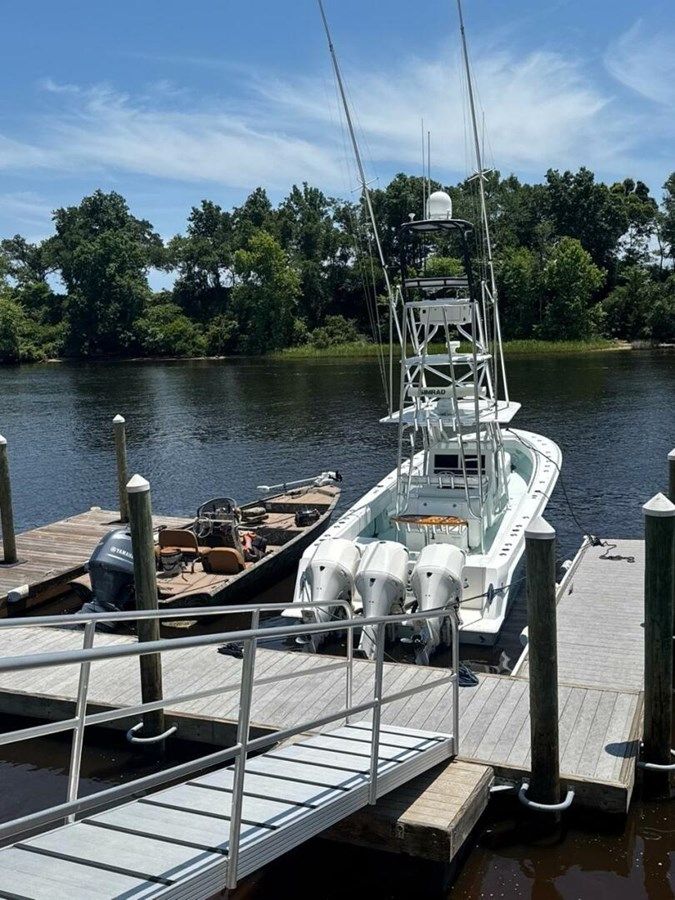 Стоимость яхты Nauty C Bouys - Contender Boats