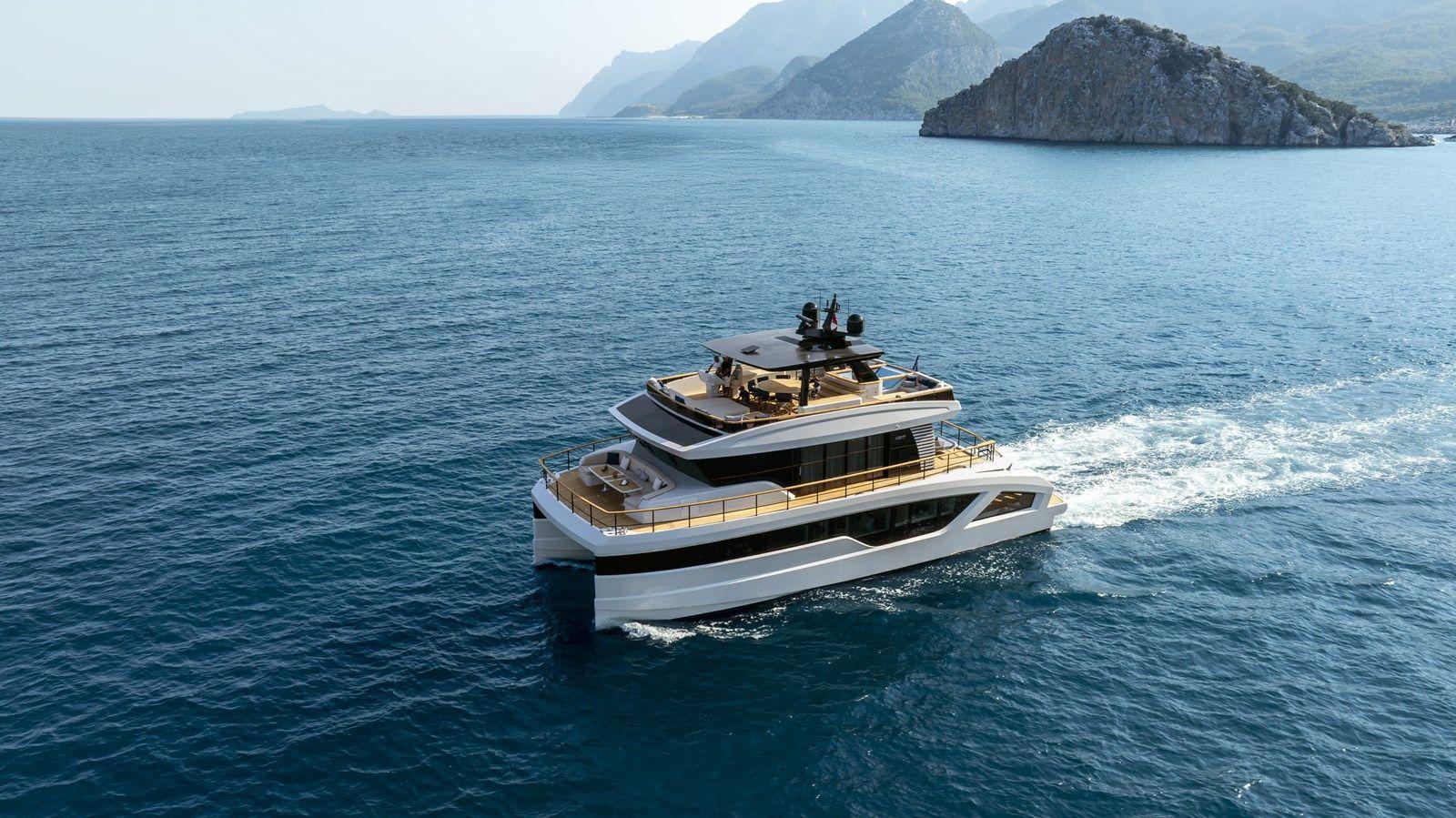 best yacht sales deals 2024 Lazzara LPC 300 - Lazzara