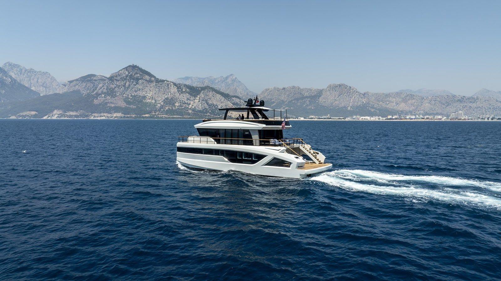 2024 Lazzara LPC 300 - Lazzara yacht sale