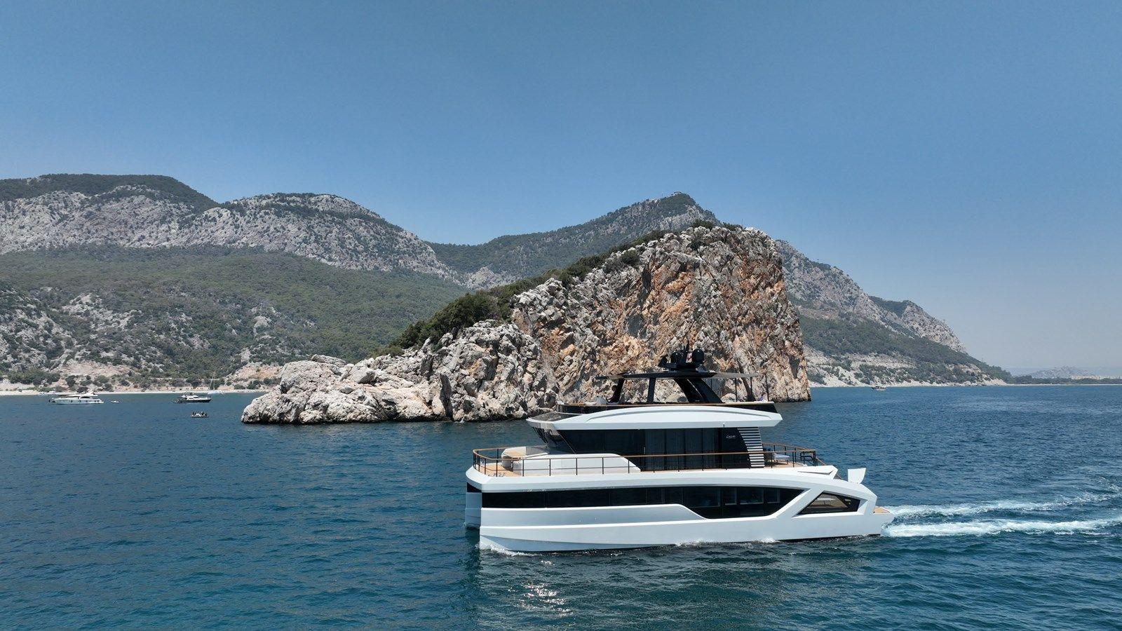 2024 Lazzara LPC 300 price