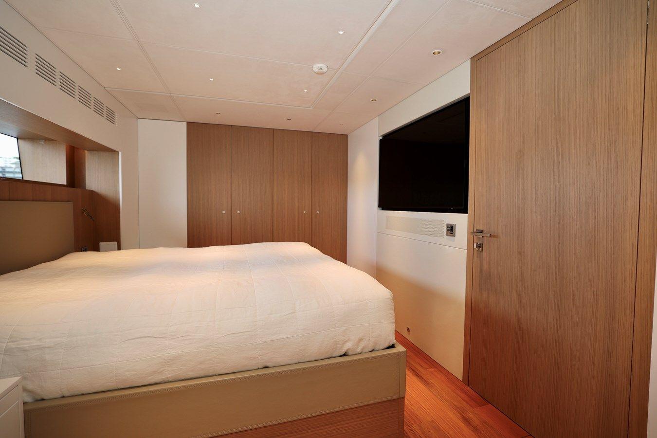 the best price on FRANKLIE - ROSSINAVI