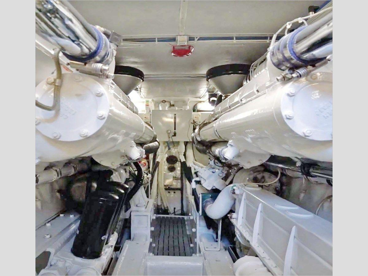 Buy a yacht 70' Magnum Marine 1987 Custom 70' Express Cruiser