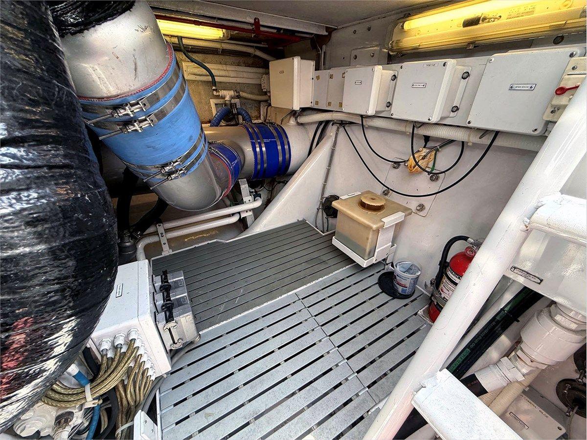 Buy a yacht 70' Magnum Marine 1987 Custom 70' Express Cruiser 1987