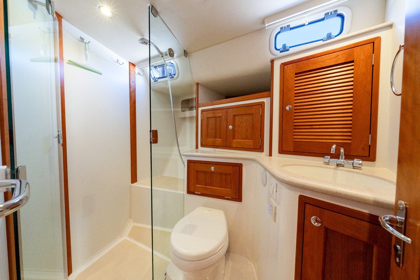 Купить яхту LOLA - MJM YACHTS в Shestakov Yacht Sales