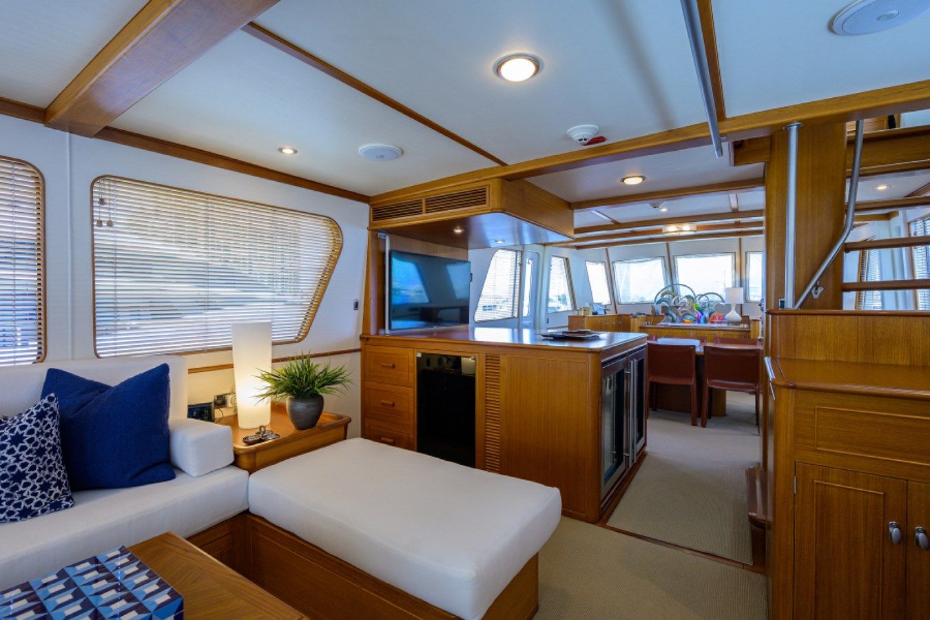 Купить SEA BOLD Enclosed Raised Pilothouse