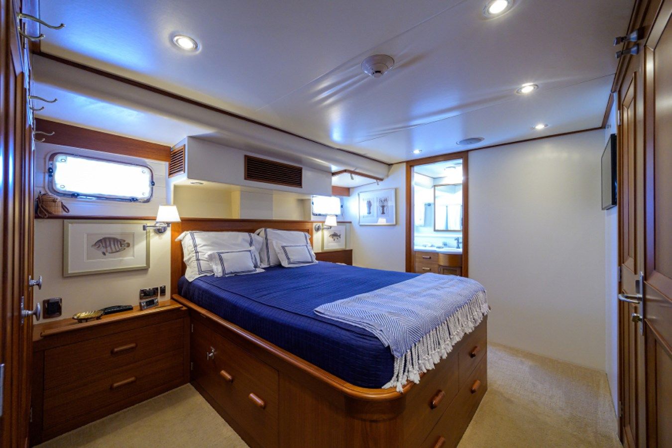 Лучшая цена на SEA BOLD Enclosed Raised Pilothouse
