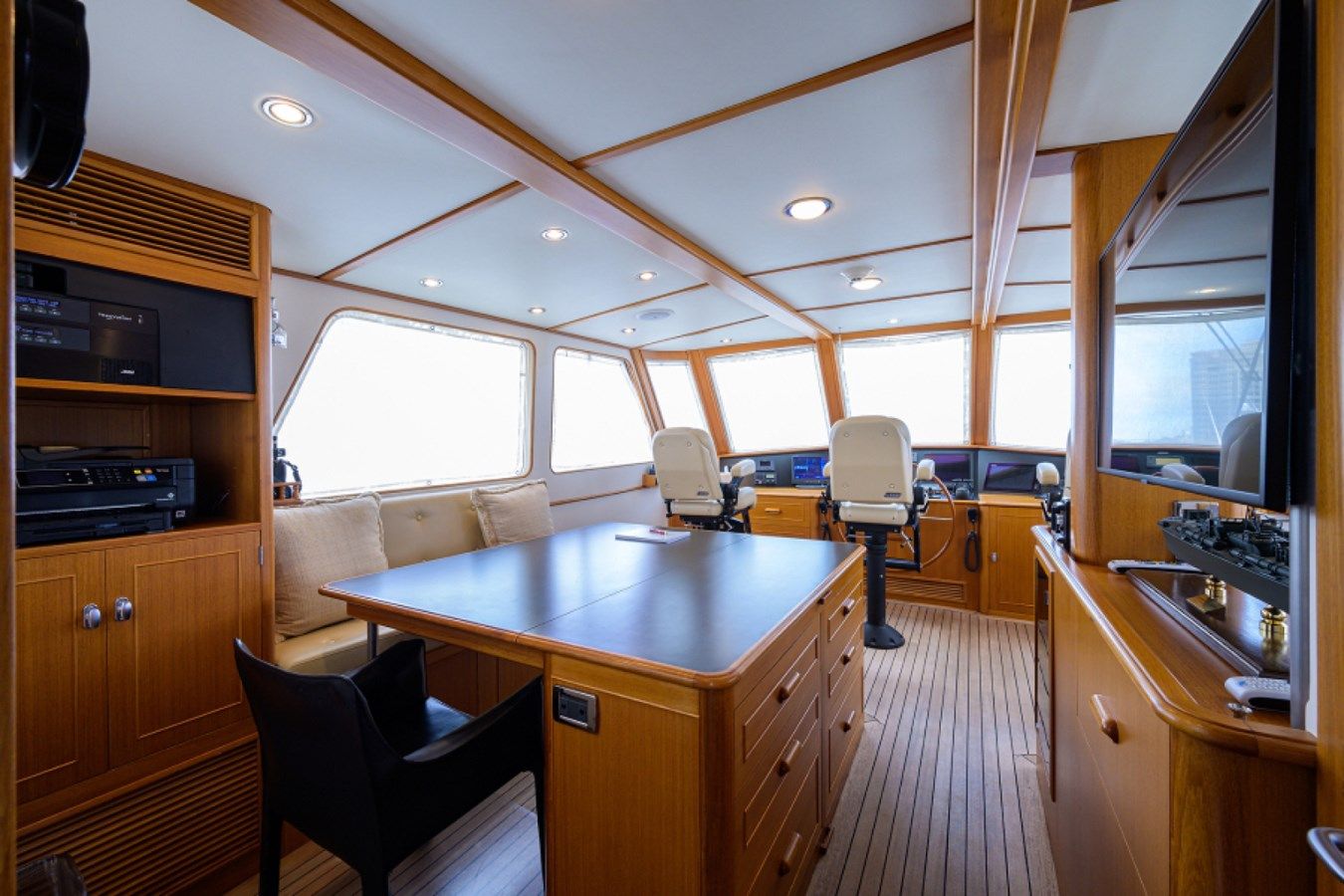 SEA BOLD Enclosed Raised Pilothouse
